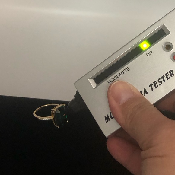 5ct Emerald Ring - Picture 8 of 8